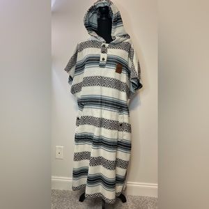 Slowtide changing poncho